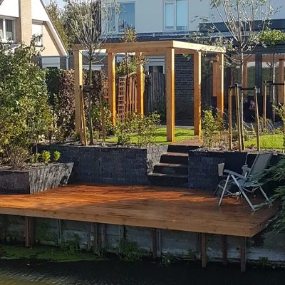 grind en klinkerbestrating achtertuin