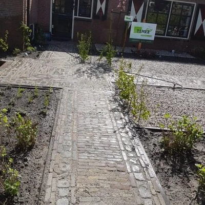 grind en klinkerbestrating achtertuin