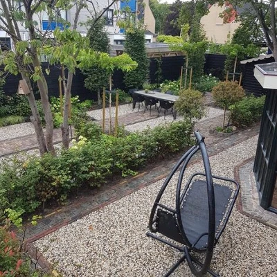 grind en klinkerbestrating achtertuin